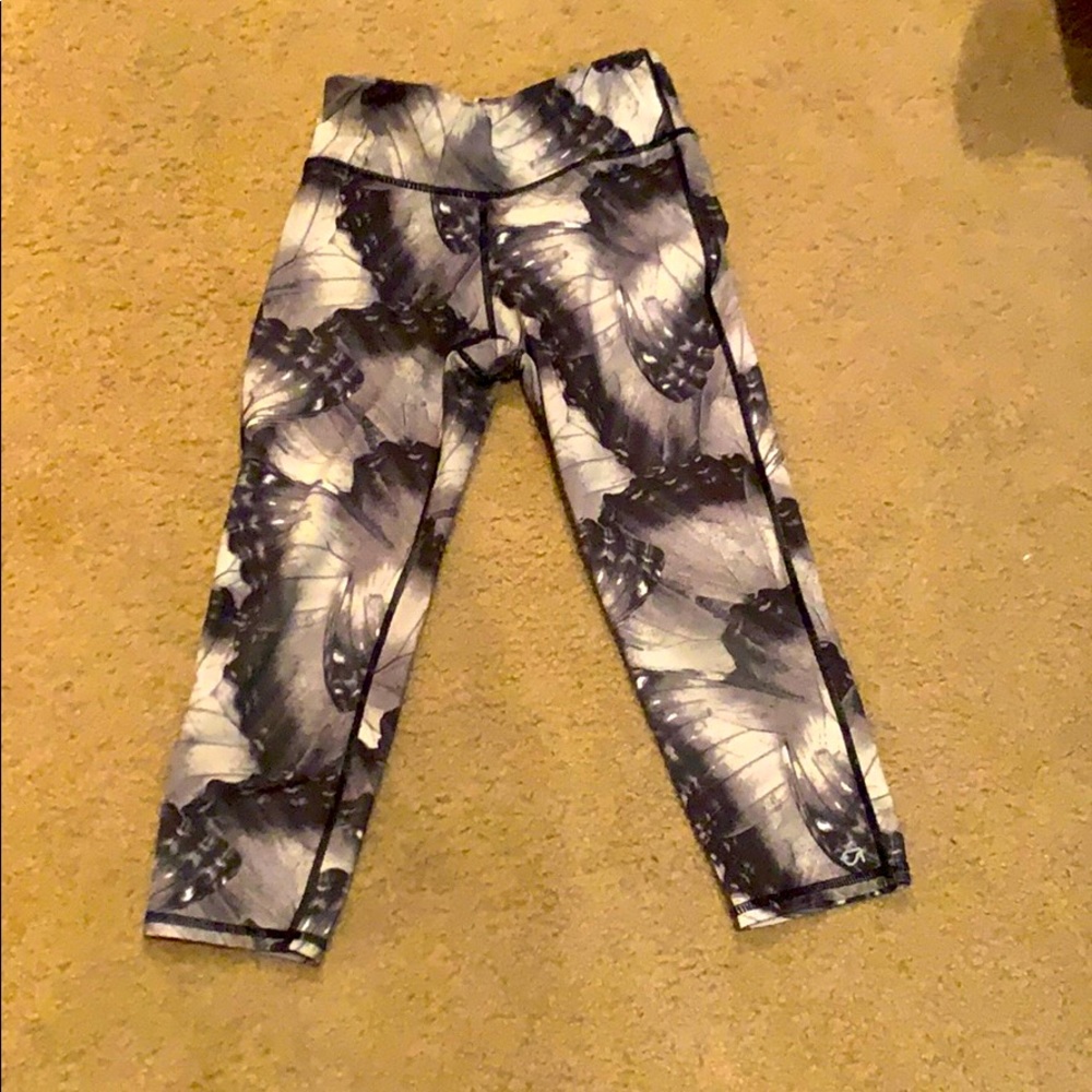 Girl Capri butterfly dark colored leggings